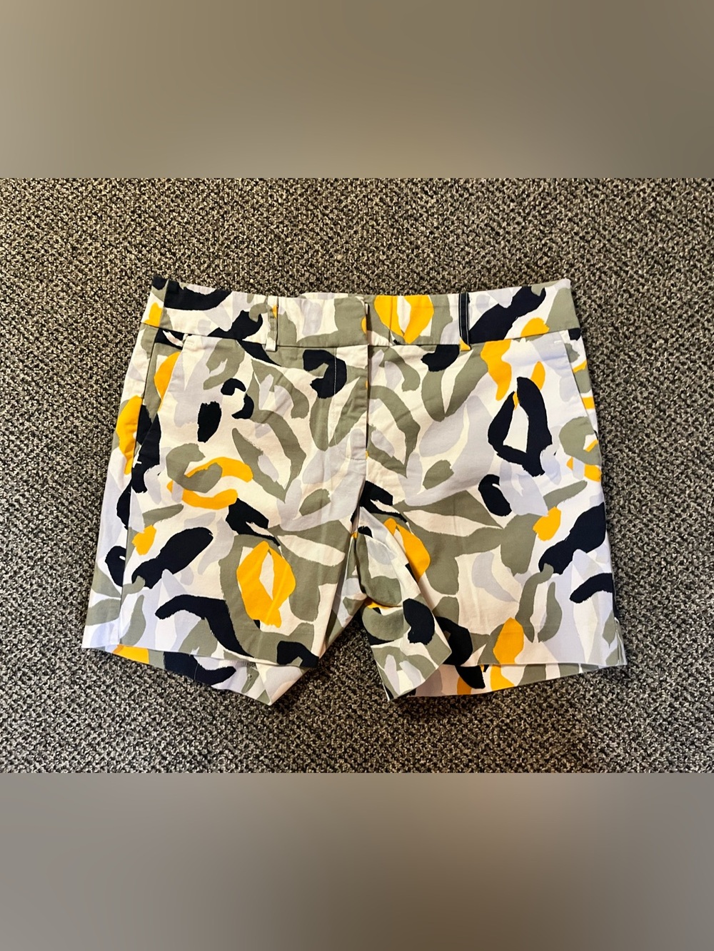 Women’s Ann Taylor Shorts Chino Artsy Camo Safari Colorblock Size 6 - 2358